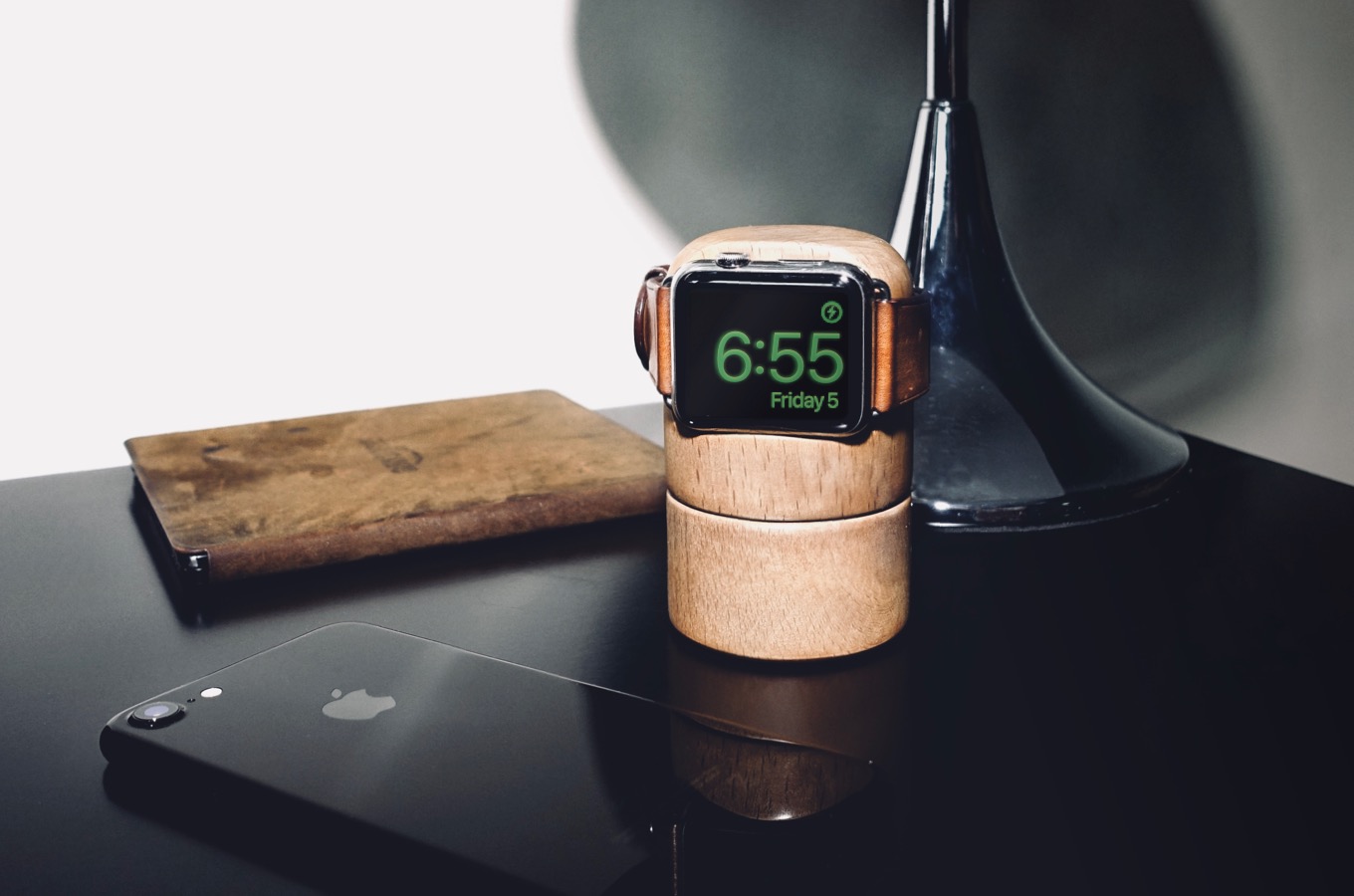 photo of Totm+Travl Apple Watch Stand Is Unique and Feature-Packed image
