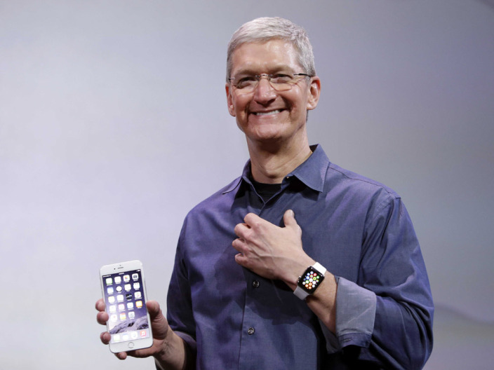 Tim Cook Will "Think About" Giving Free Apple Watches To Company Employees