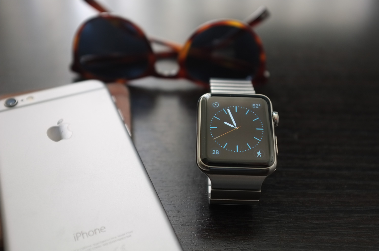 Apple Watch Pushes Smartwatch Shipments Past Swiss Watches