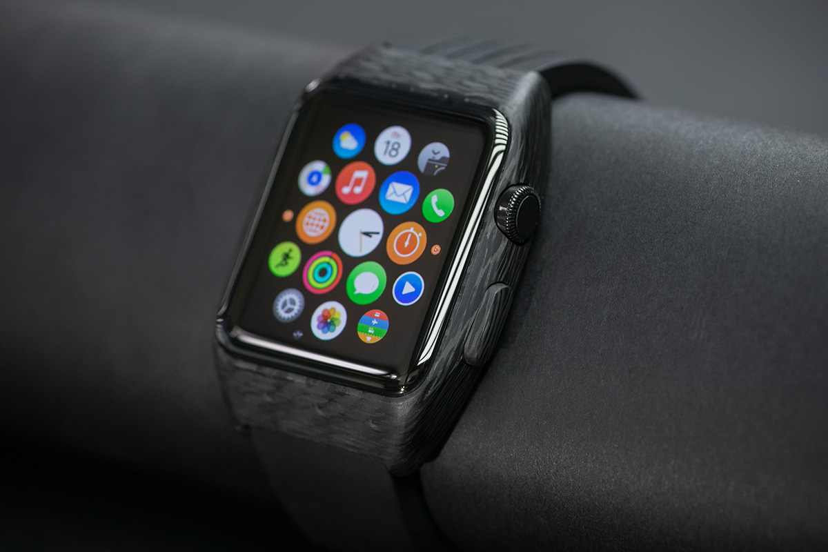 Video: Hands-On with the Feld & Volk Custom Carbon Fiber Apple Watch