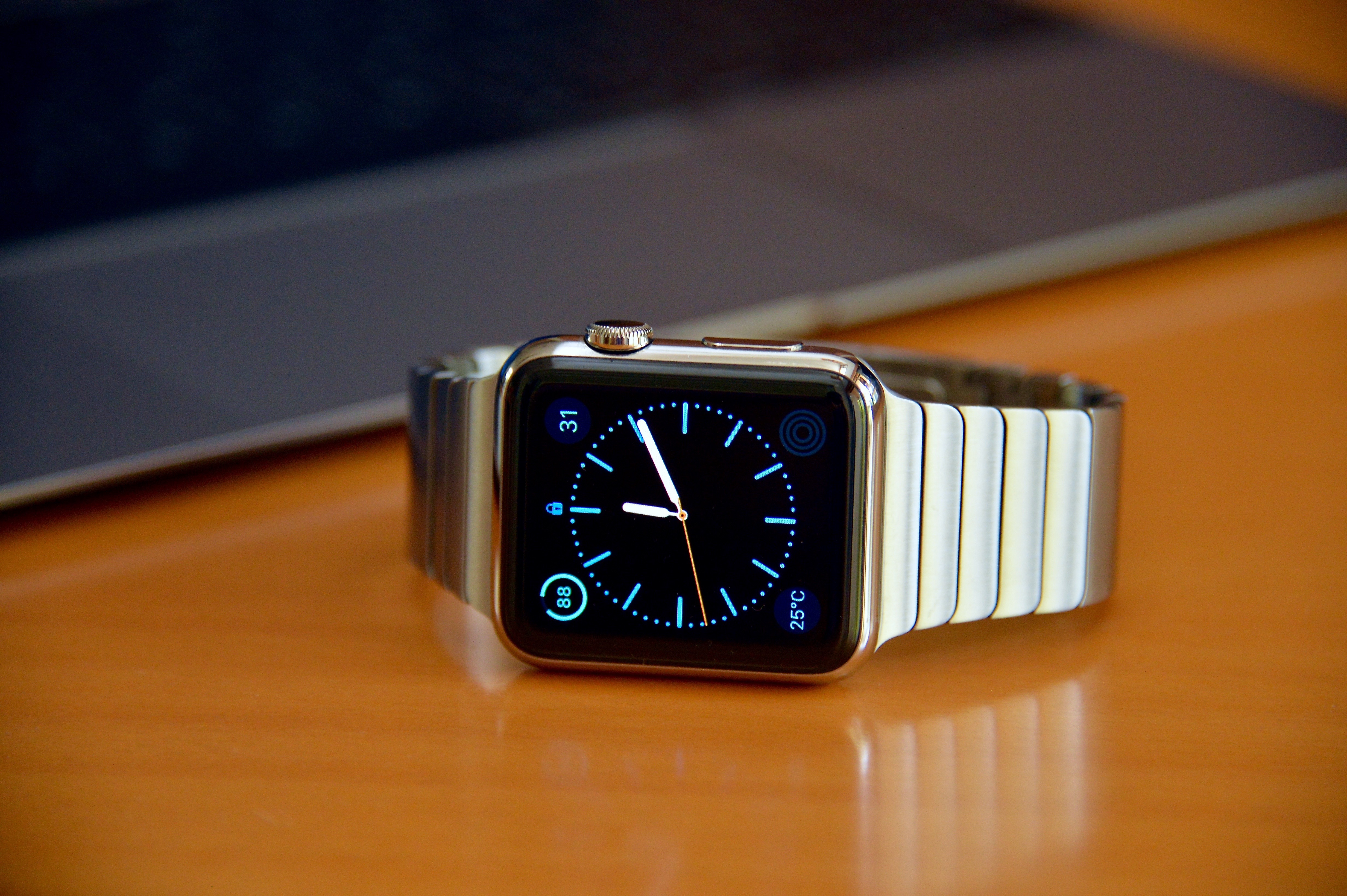 Apple Releases watchOS 2.2.2 with Various Bug Fixes