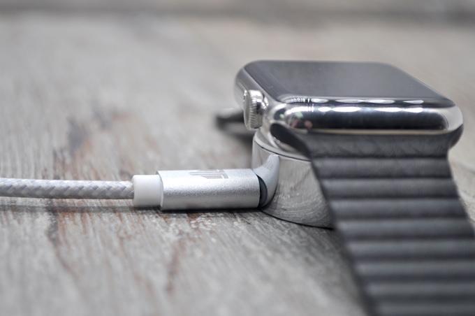 The Diskus is an Apple Watch Charger that's Actually Approved by Apple