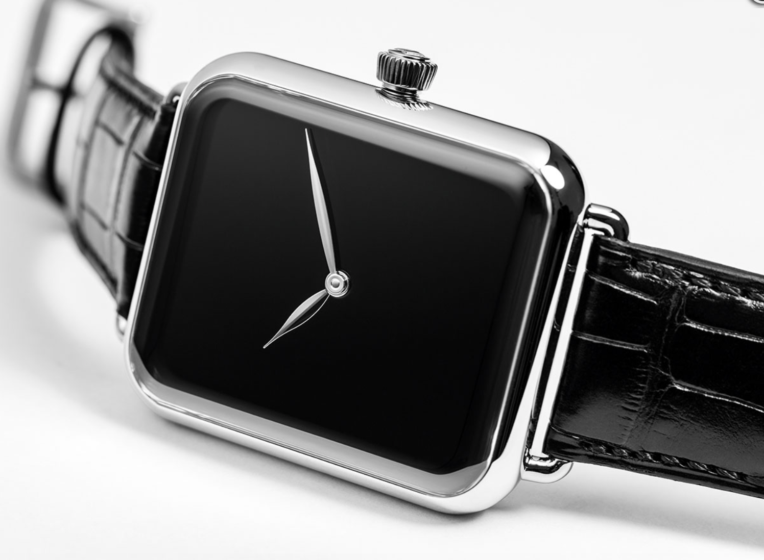 Swiss Alp Watch Zzzz Resembles Apple Watch at First Glance