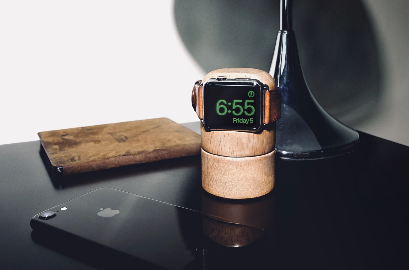 Totm+Travl Apple Watch Stand Is Unique and Feature-Packed